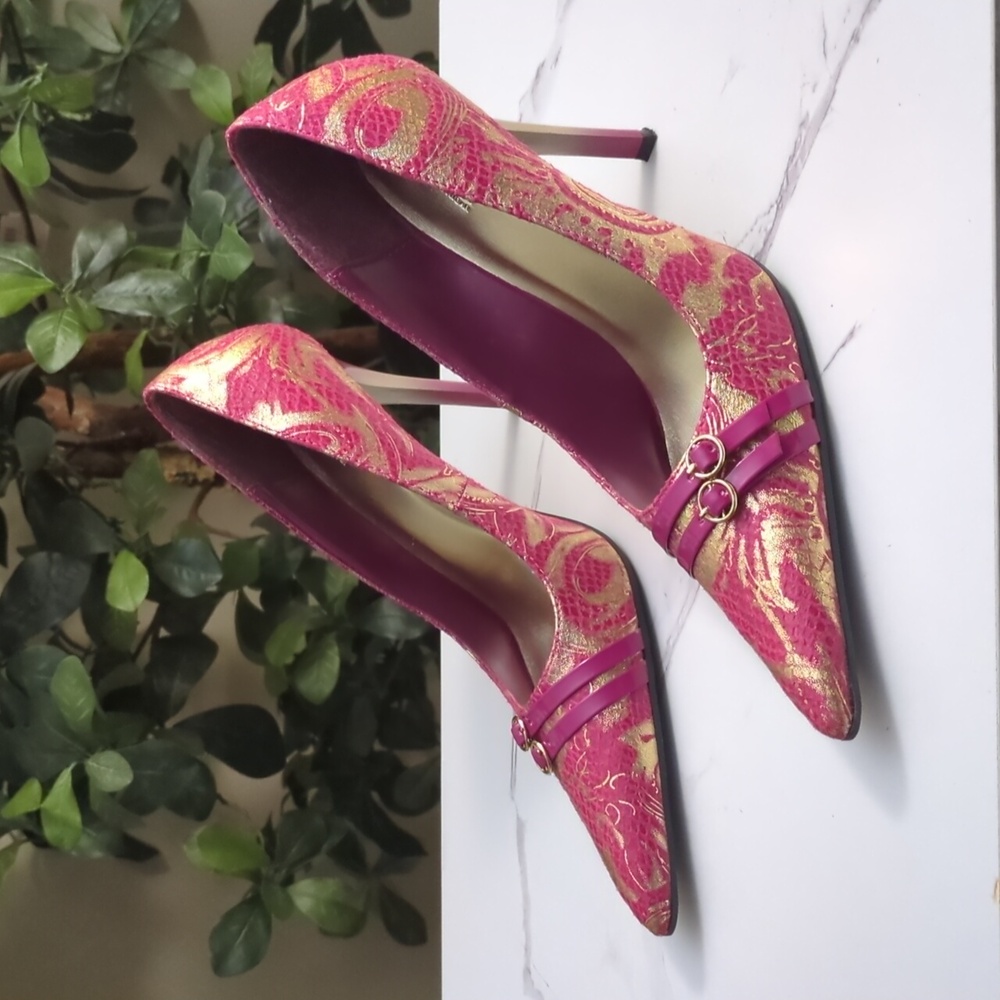 💥SALE💥Splash Pink and Gold Patterned Women's Heels - Picture 5 of 11